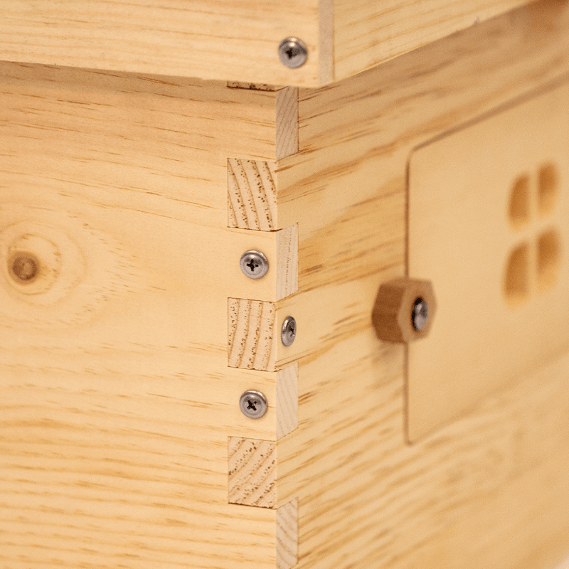 Deep Standard Langstroth for beekeeping with copper composite roof